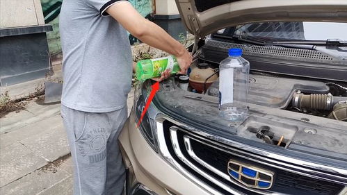 如何正确添加汽车雨刮喷壶的水
