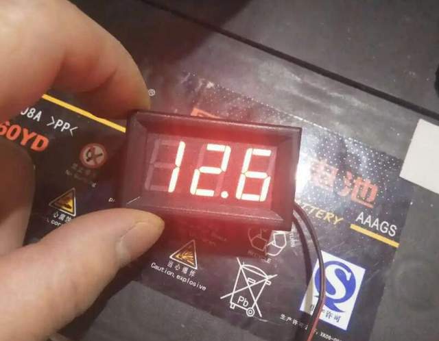 汽车电瓶的电压与更换标准解析