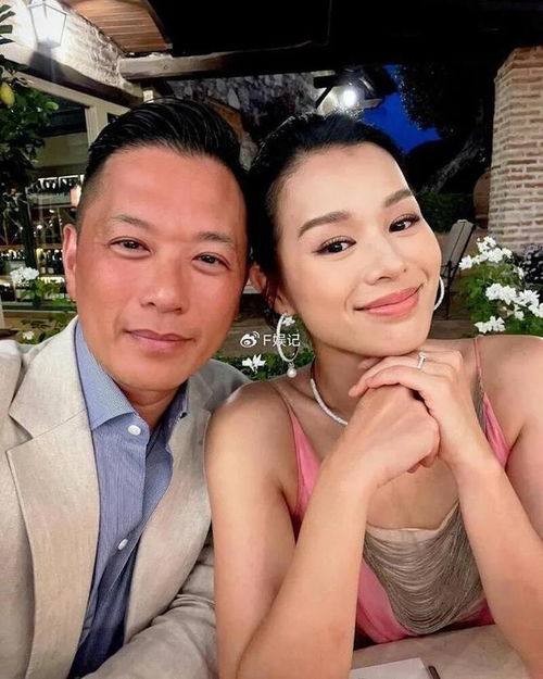 胡杏儿老公回应夜店与多位美女搂抱