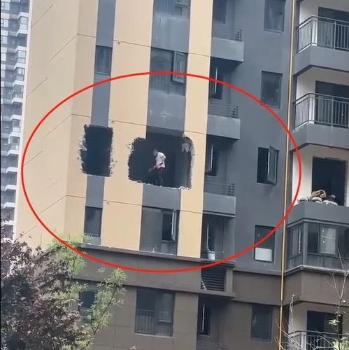 32层住宅承重柱被凿，业主的愤怒与质疑