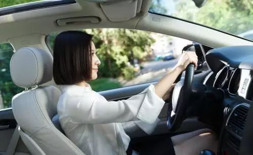 如何判断一个人是否适合驾驶小汽车？