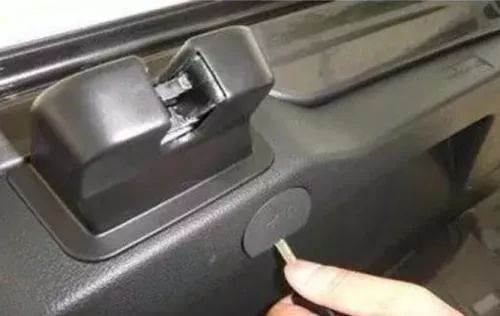 换汽车后尾箱开关价格分析与选购指南