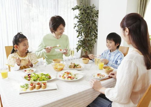 孩子吃饭看电视，妈妈一气之下砸电视