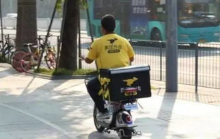 刘强东与外卖小哥的温馨故事，意外相遇背后的温暖