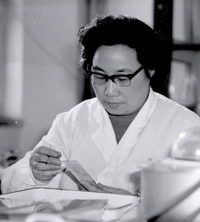 屠呦呦当选美国科学院外籍院士，中医药的国际声望与贡献
